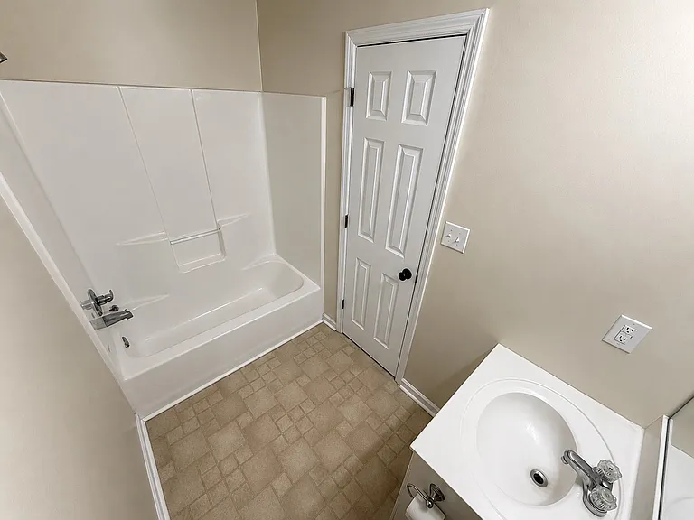 220 Hayden Ave — Photo 6