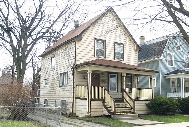 1st image of 919 N Menard Ave