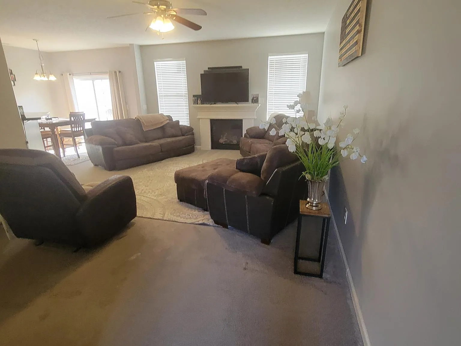 3 bed, 1754 sqft, $1,985 — Photo 3