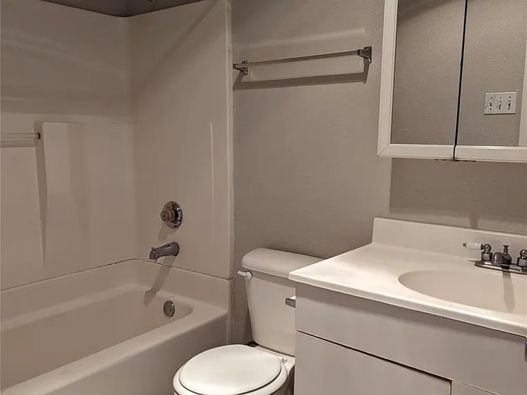 2405 W Slaughter Ln #B — Photo 10