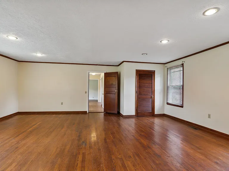 8218 Falmouth Ct — Photo 9