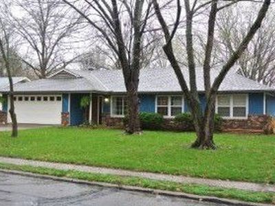 2826 Belle Haven Dr, Lawrence, KS, 66046