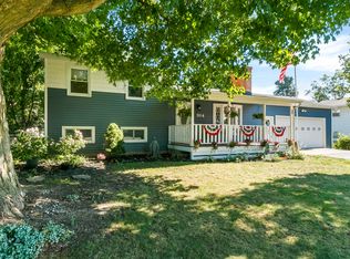 914 Meadow Ln, Jenison, MI 49428