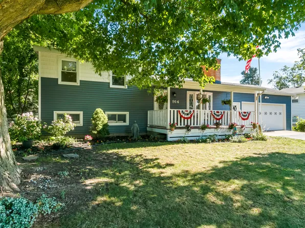 914 Meadow Ln, Jenison, MI 49428