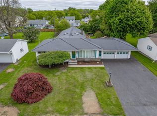 22 Appian Dr, Rochester, NY 14606