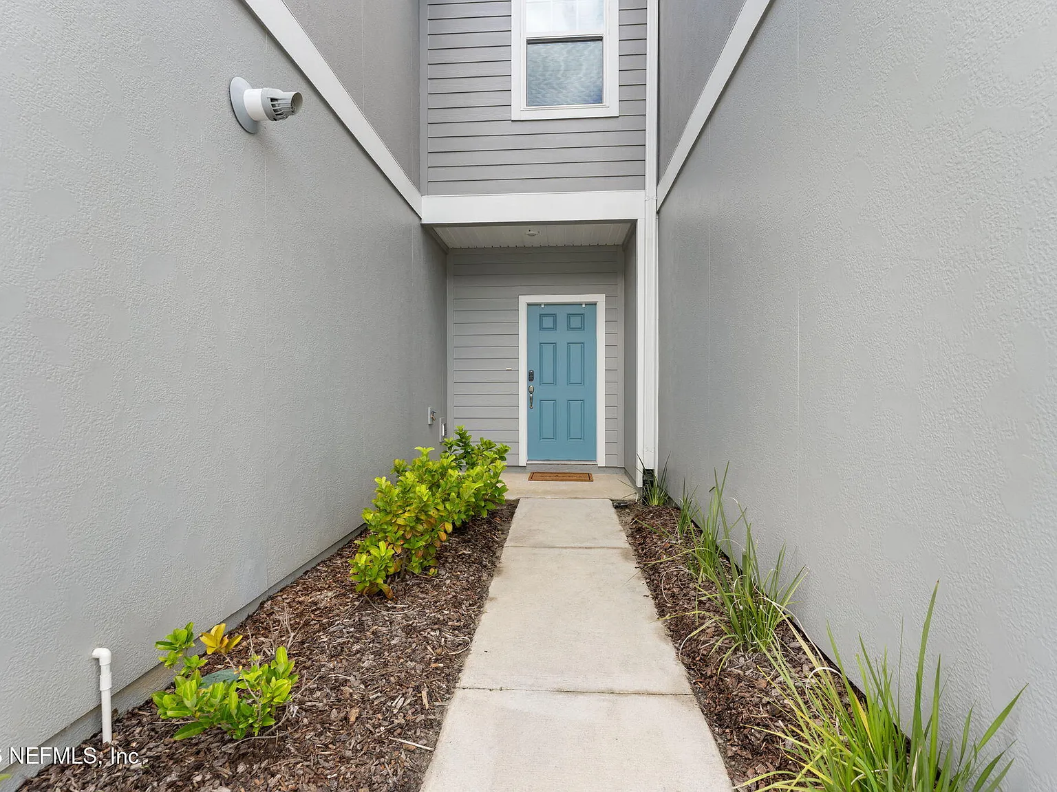 3 bed, 2.5 bath, 1452 sqft, $2,100 — Photo 2