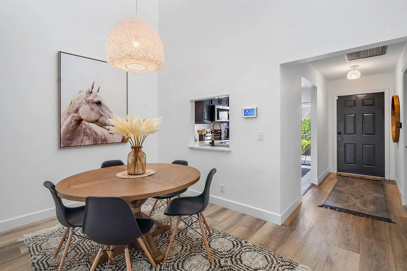 3 bed, 2.0 bath, 1206 sqft, $3,500 — Photo 4