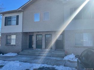 19 Eden Park Dr, Dearborn Heights, MI 48127