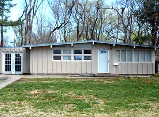 1552 SW 23rd St, Topeka, KS 66611