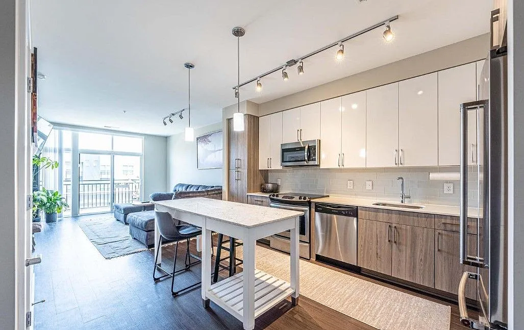 1 bed, 1.0 bath, 764 sqft, $2,450 — Photo 4
