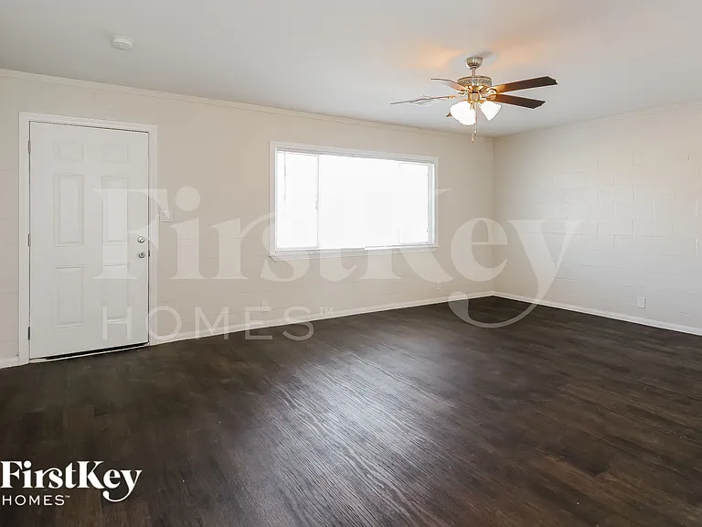 2128 Carver Ave — Photo 8