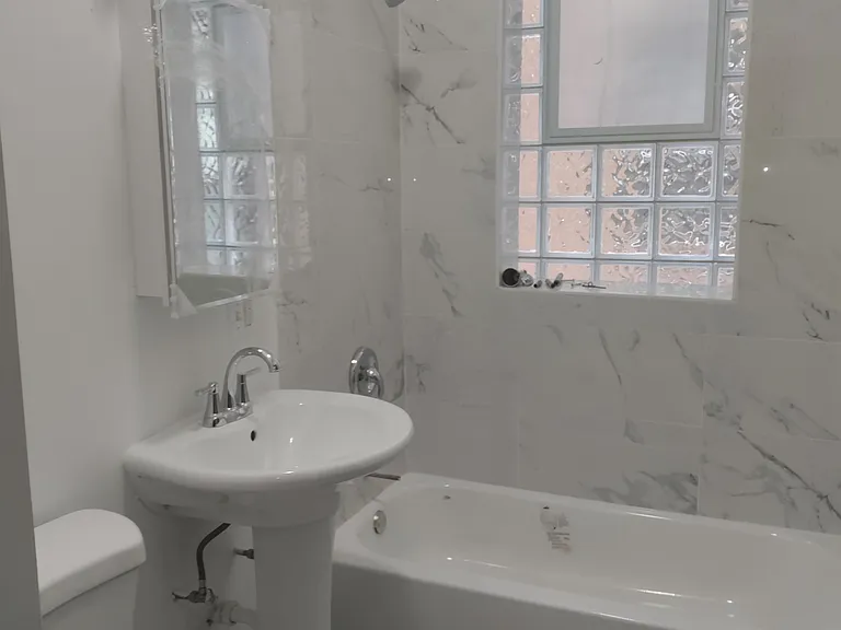 5700 S Michigan Ave — Photo 20