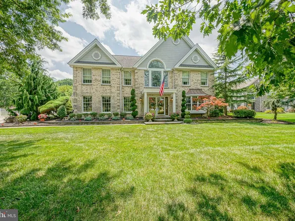 10 Clearbrook Ln, Sewell, NJ 08080