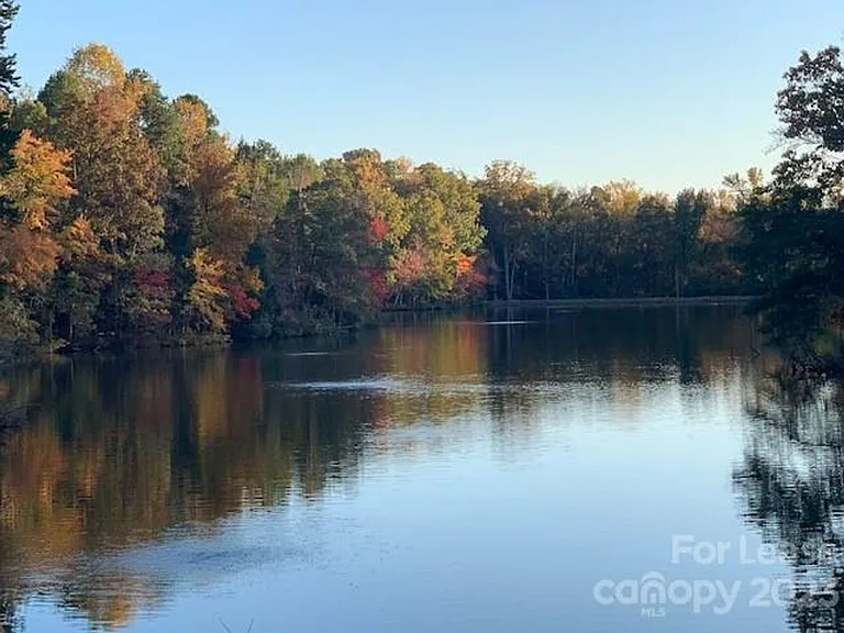 1054 Drayton Ct — Photo 24