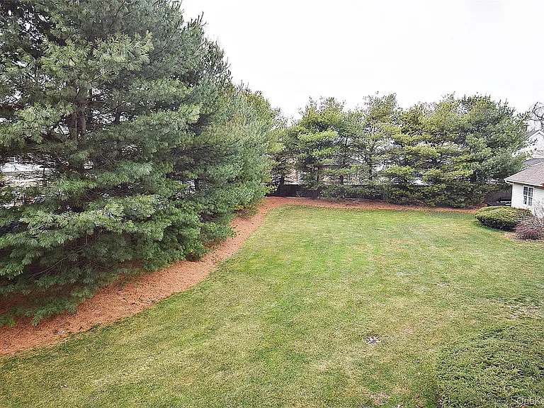 18 Garden Way — Photo 10
