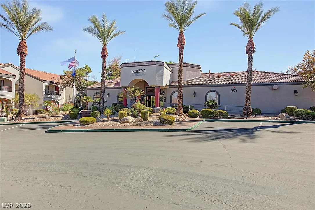 2 bed, 2.0 bath, 921 sqft, $1,499 — Photo 3