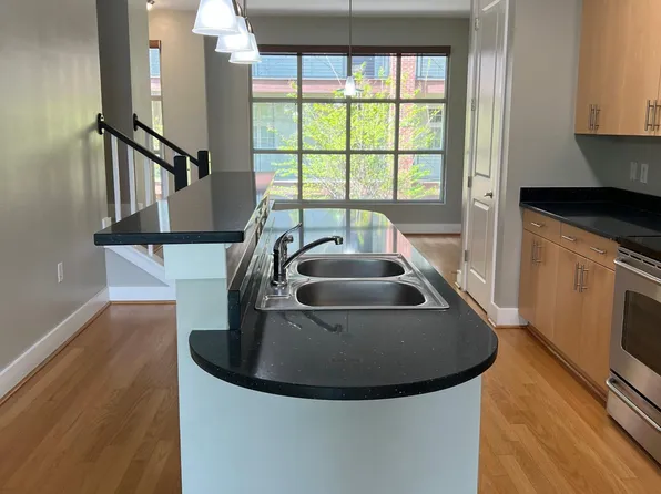 1101 W 1st St APT 121, Charlotte, NC 28202