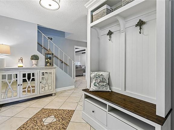 4th image of 38 Antigua Dr