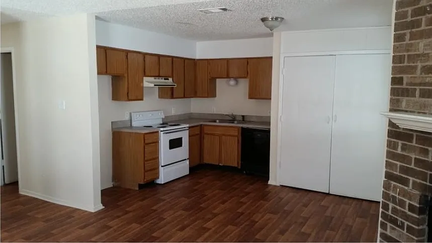 3 bed, 1.5 bath, 1100 sqft, $1,395 — Photo 3