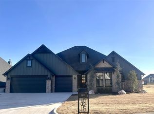 8100 Amber Ridge Dr, Edmond, OK 73034