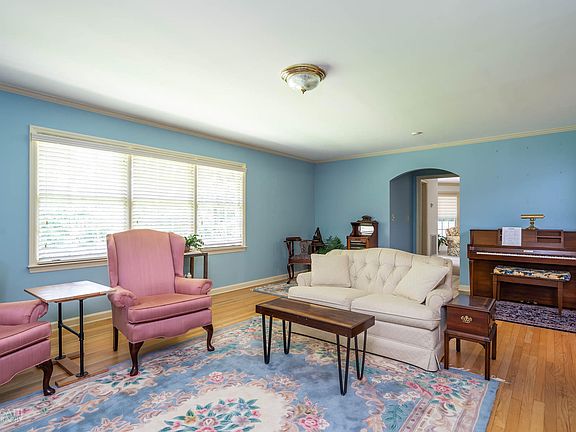 4th image of 733 Fair Oaks Dr