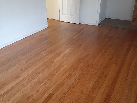 4th image of 1729 W Thome Ave