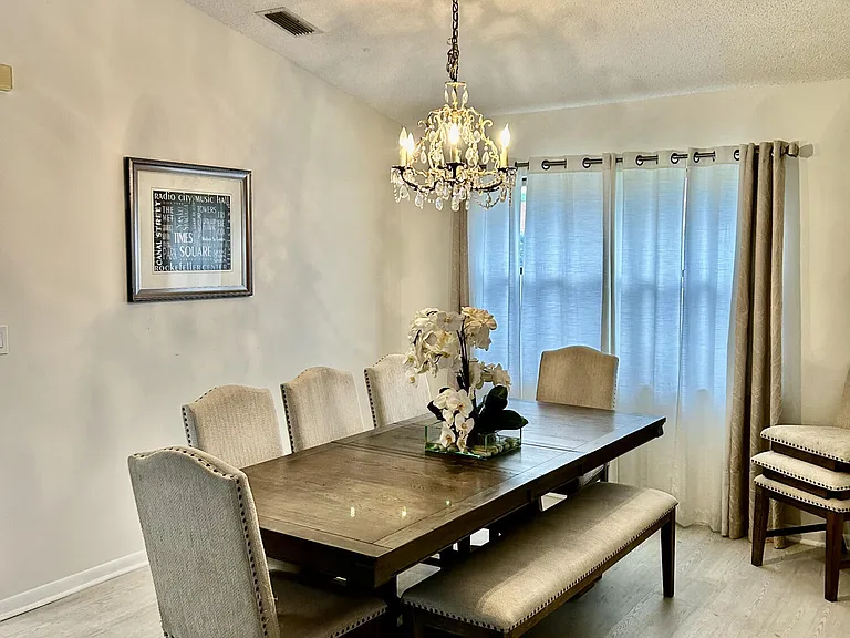 2153 Amesbury Cir — Photo 5