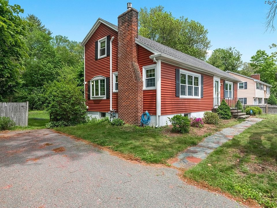 1st image of 39 School House Ln