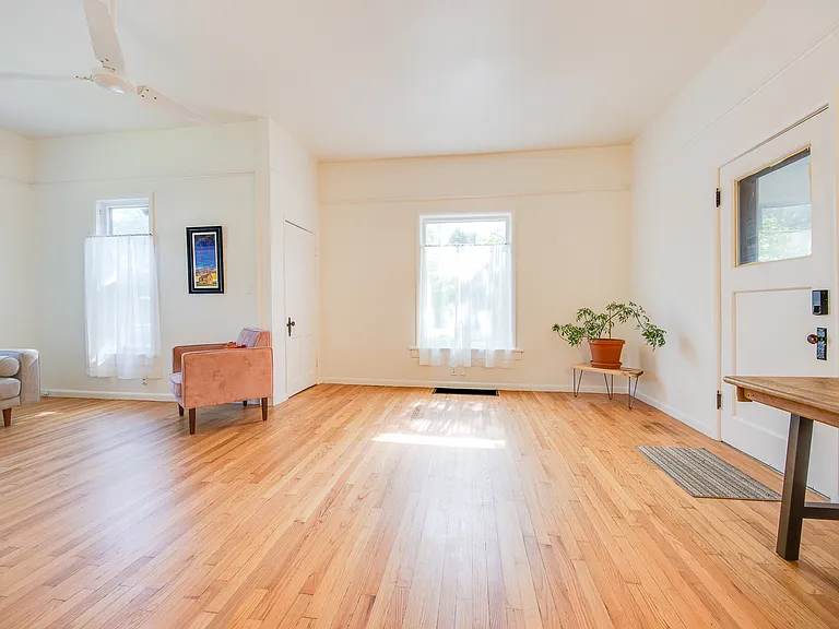 1725 Barker Ave — Photo 4