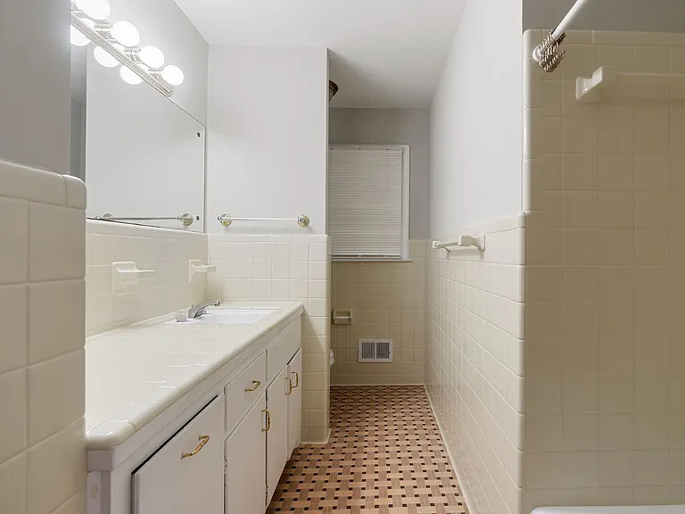 705 Shady Lawn Rd — Photo 14