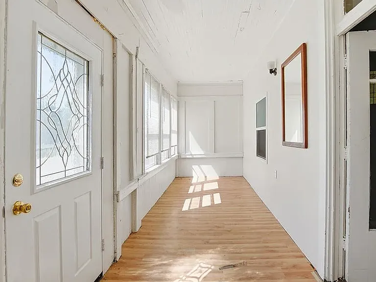 2605 Washington Ave — Photo 2