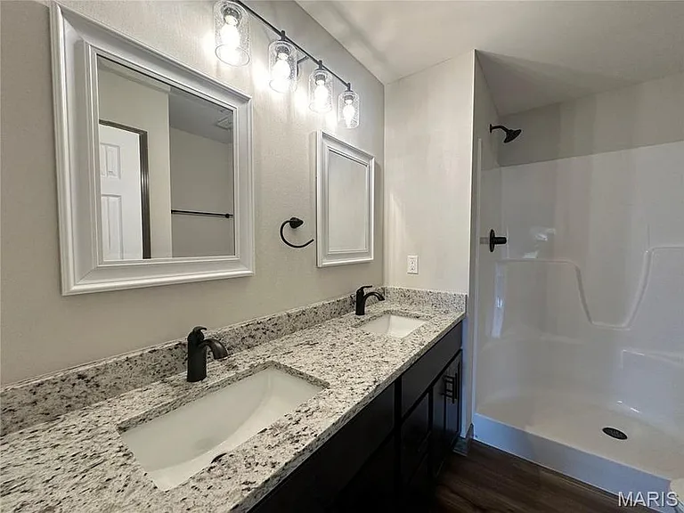 547 Somerset Dr — Photo 8