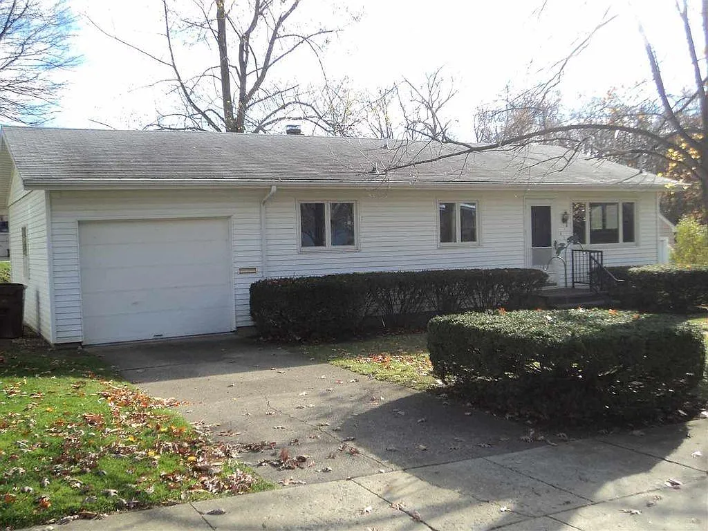 3 bed, 1200 sqft, $1,500 — Photo 1