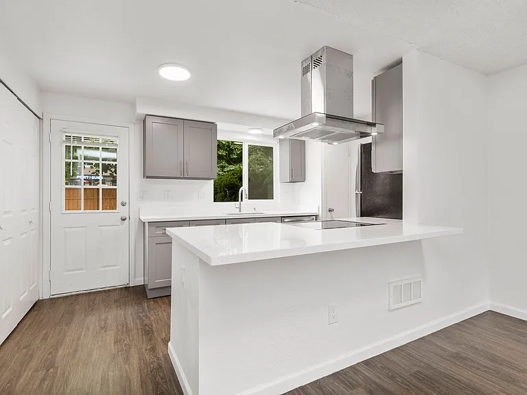Townhomes at Melody Hill - Beautifully Renovated Townhomes — Photo 16