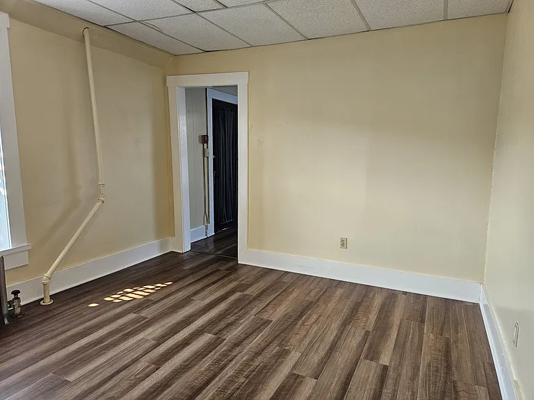 134-136 W High St — Photo 24
