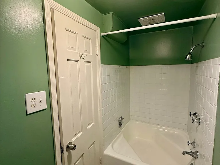 1452 N Marion St — Photo 12