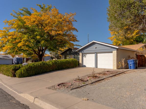 3509 Singapore Cir NE