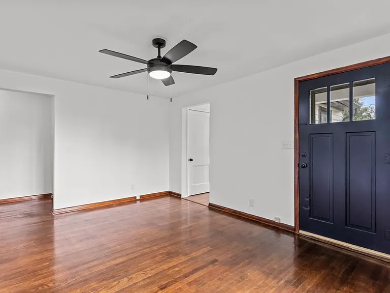 404 E Vaile Ave — Photo 9
