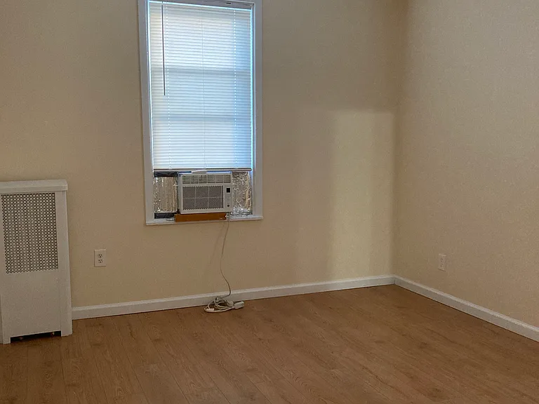 Bedroom 2 (view 2)