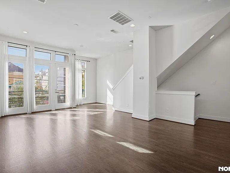 1706 Alamo St — Photo 2