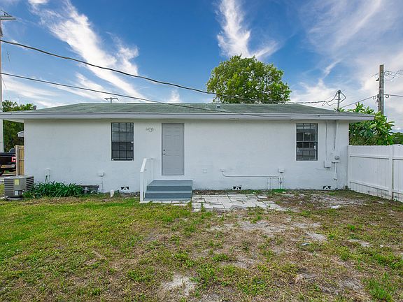 10 E Gateway Blvd-6_10082024