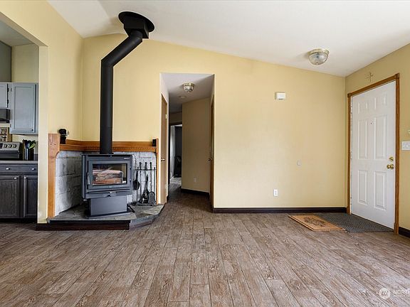 5th image of 48 SW Bainbridge Lane