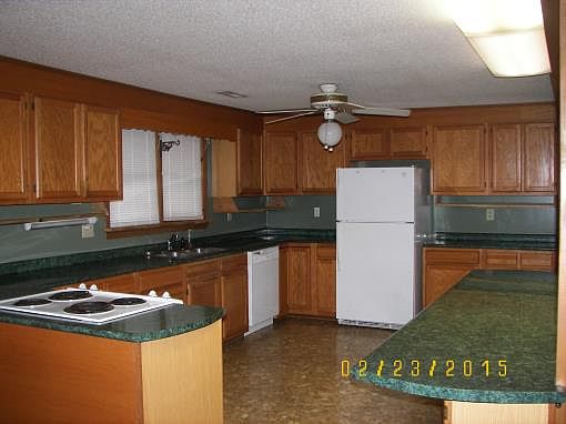 3rd image of 154 Parkwood Dr