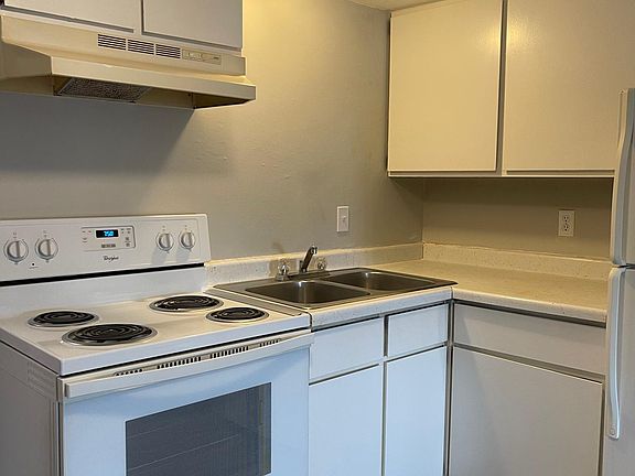 4th image of 108 W Washington St APT 1