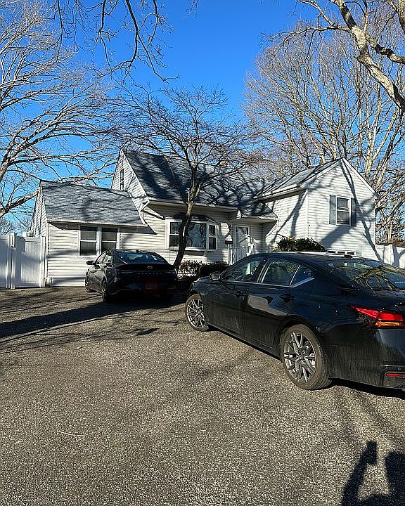 1st image of 2 Leonard Ln