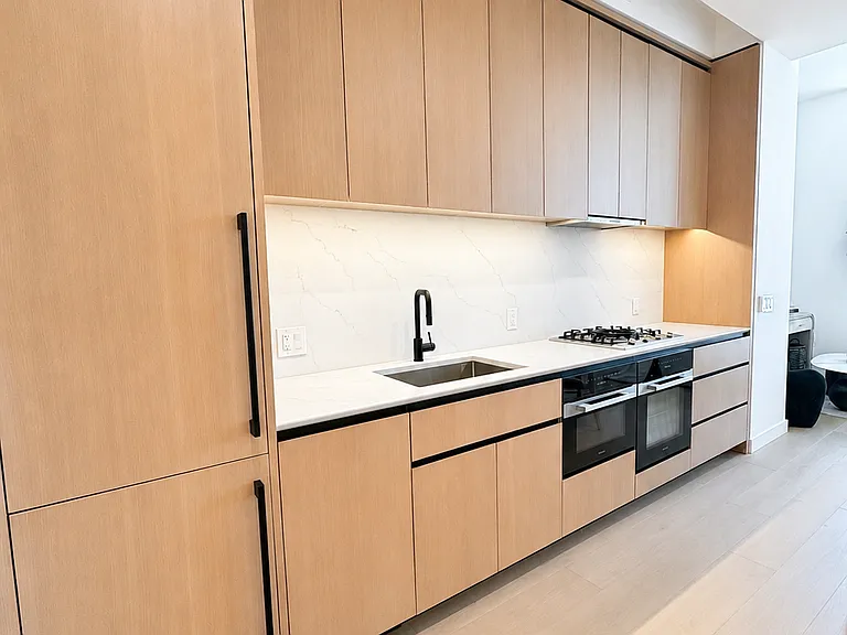 480 Kent Ave #14E — Photo 6