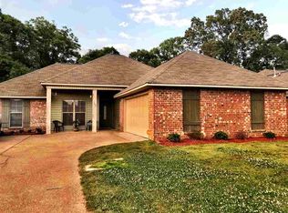 127 Garrett Dr, Terry, MS 39170
