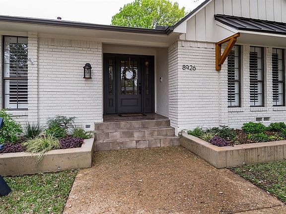 3rd image of 8926 Fairglen Dr