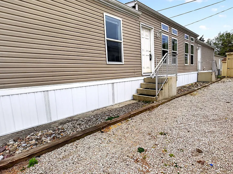 15 W Redwood Ave — Photo 2