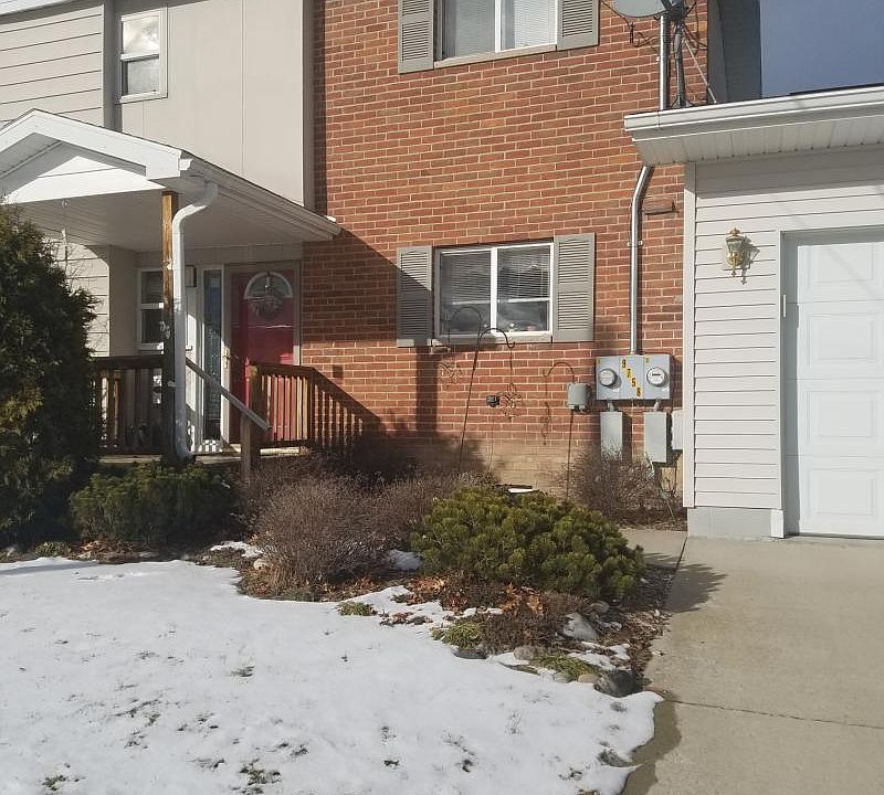 1st image of 9758B 8th St